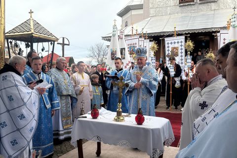 Митрополит Володимир Війтишин здійснив візит у 140-літню парафію села Перегінське