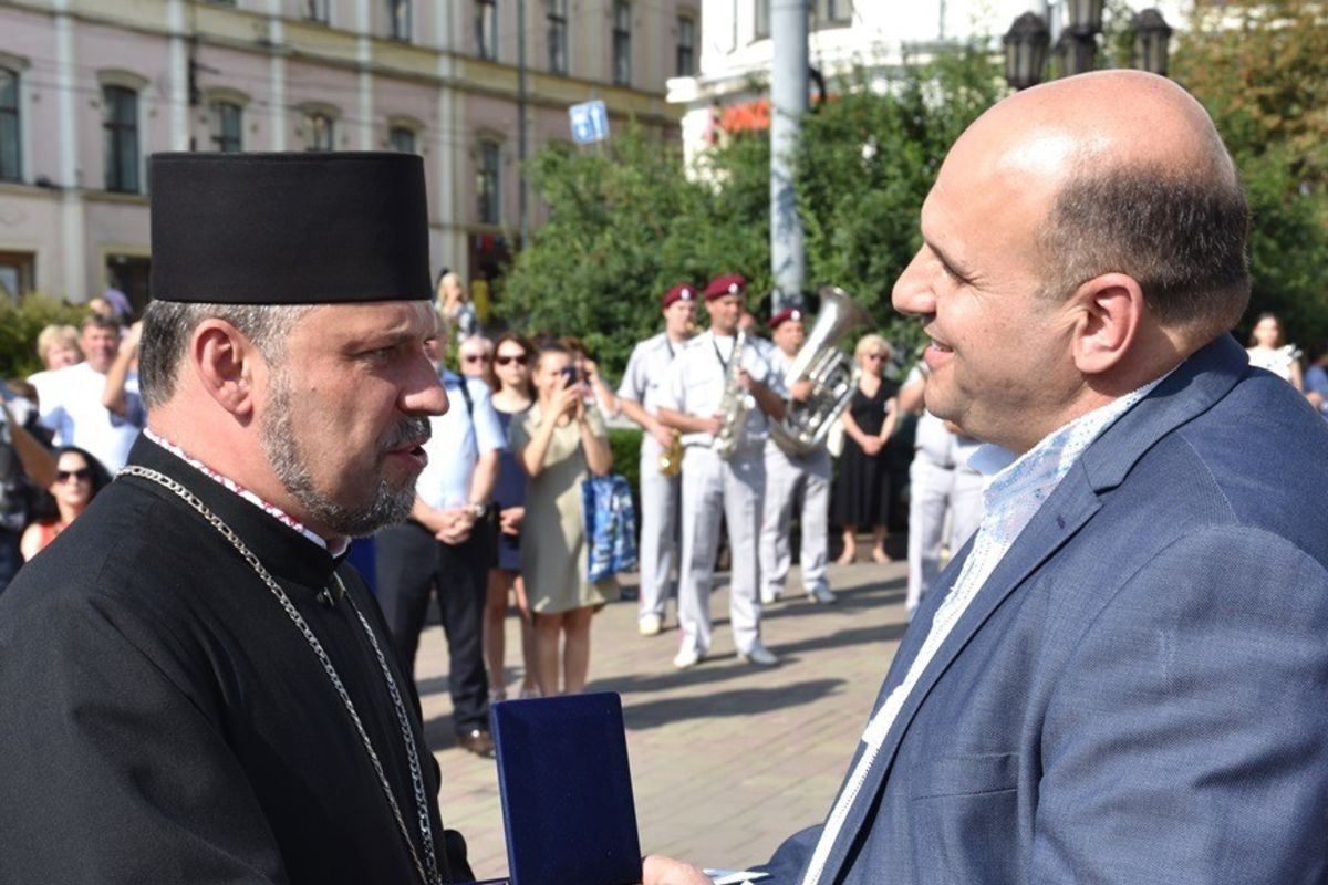 Єпископа Йосафата Мощича нагородили почесною відзнакою «За заслуги перед Буковиною»