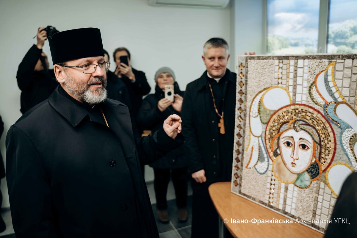 Блаженніший Святослав подарував Музею геології рідкісну мозаїку Херувима