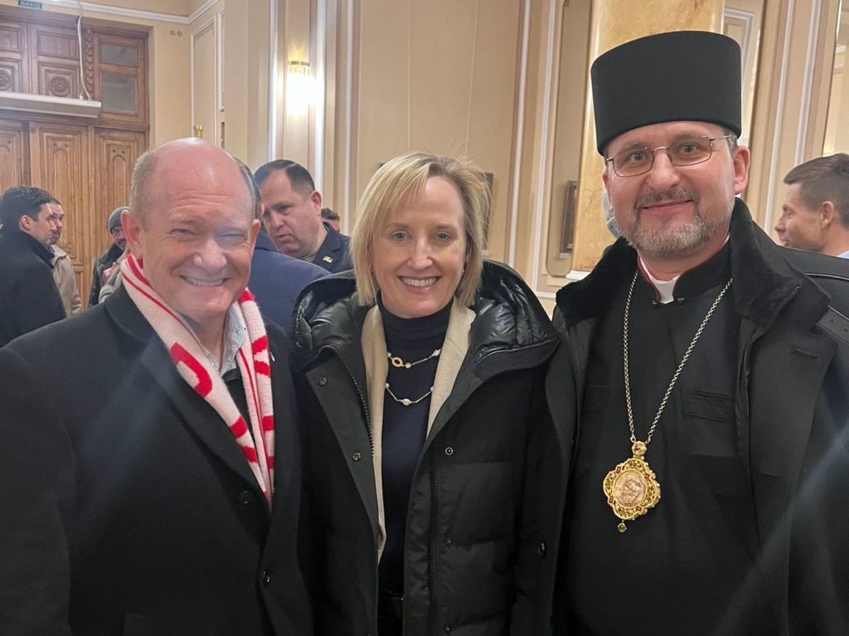 Сенатор від штату Делавер Кріс Кунс, посол Сполучених Штатів Америки в Україні Джулі С. Девіс, екзарх Одеський Михайло Бубній.