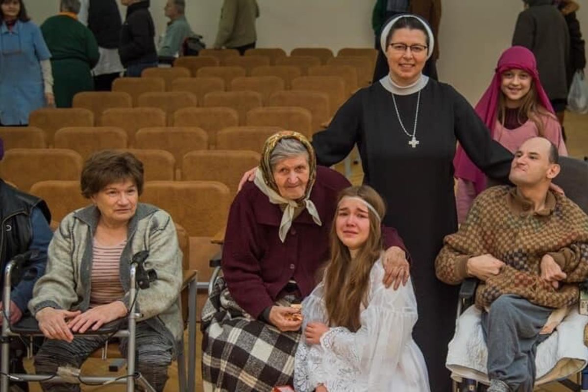 Львів’ян запрошують приготувати подарунки до Миколая для самотніх літніх людей