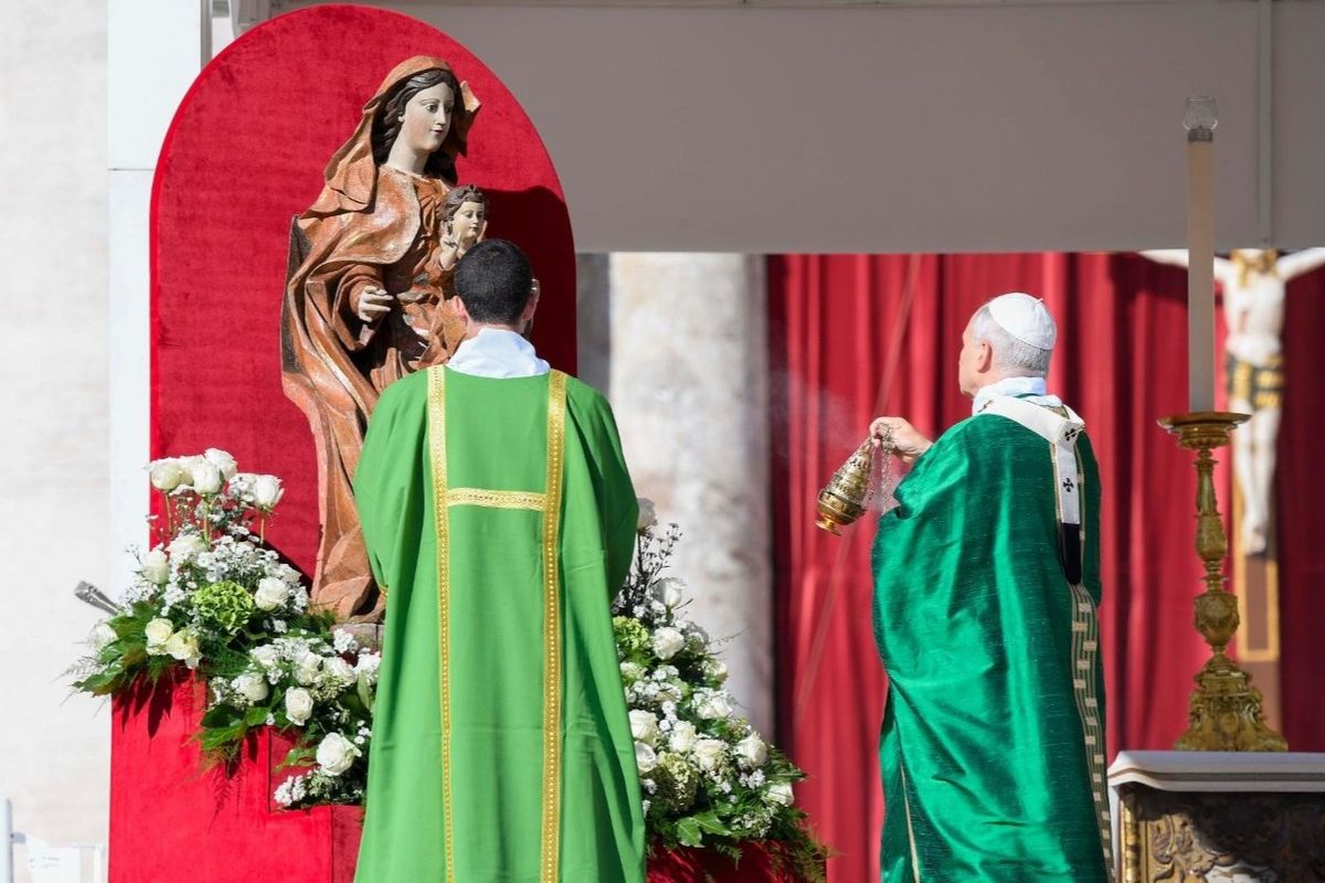 Папа: ввіряймо Богородиці зусилля Церкви у звіщенні віри