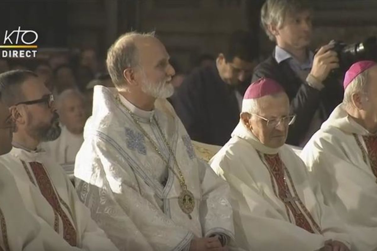 Владика Борис Ґудзяк взяв участь у Літургії освячення мира в паризькому соборі Сан-Сульпіс