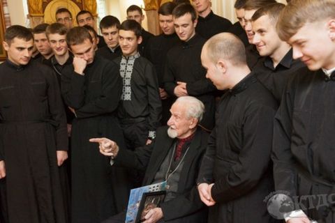 Владика Андрій Сапеляк: «Із молоддю треба жити спільними інтересами»