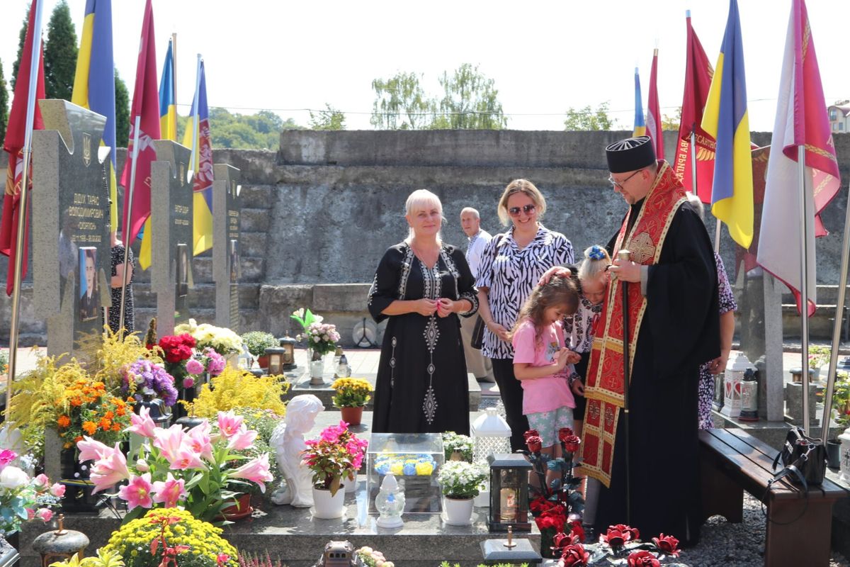 У молитві за полеглих героїв на Личаківському цвинтарі львів’яни відзначили День Незалежності