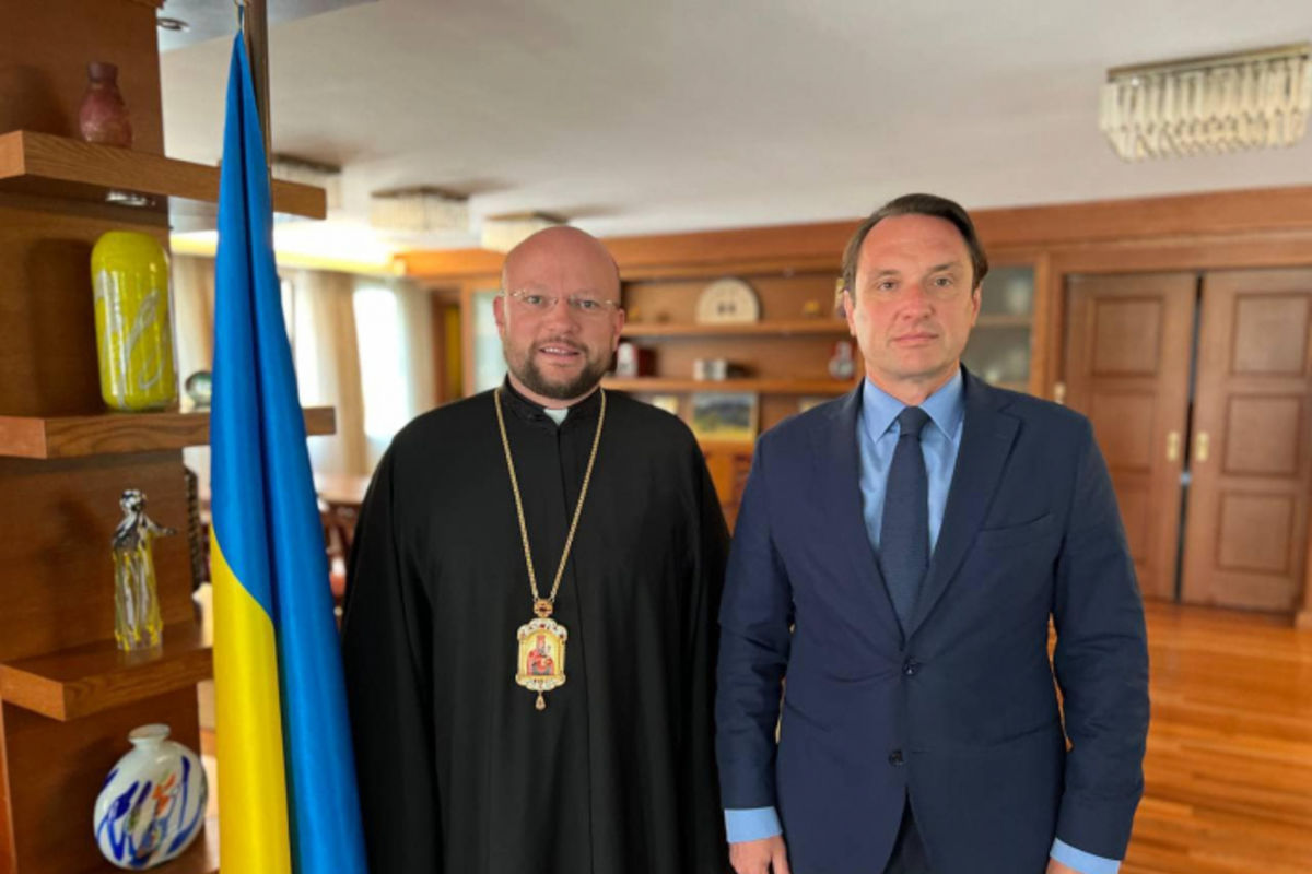 Владика Степан Сус обговорив з послом України у Греції та Апостольським нунцієм способи підтримки українських біженців
