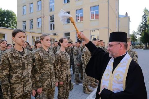 Владика Богдан Манишин привітав учнів ліцею ім. Героїв Крут з початком навчального року