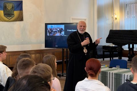 Українська молодь у Лондоні обговорила вплив штучного інтелекту на людську гідність