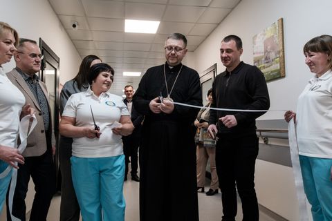 Єпископ Володимир Груца освятив оновлене відділення в обласному Центрі легеневого здоров’я