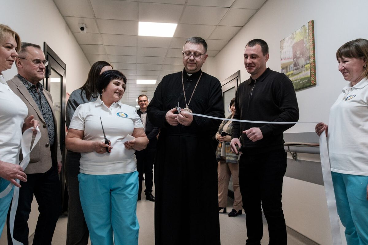 Єпископ Володимир Груца освятив оновлене відділення в обласному Центрі легеневого здоров’я
