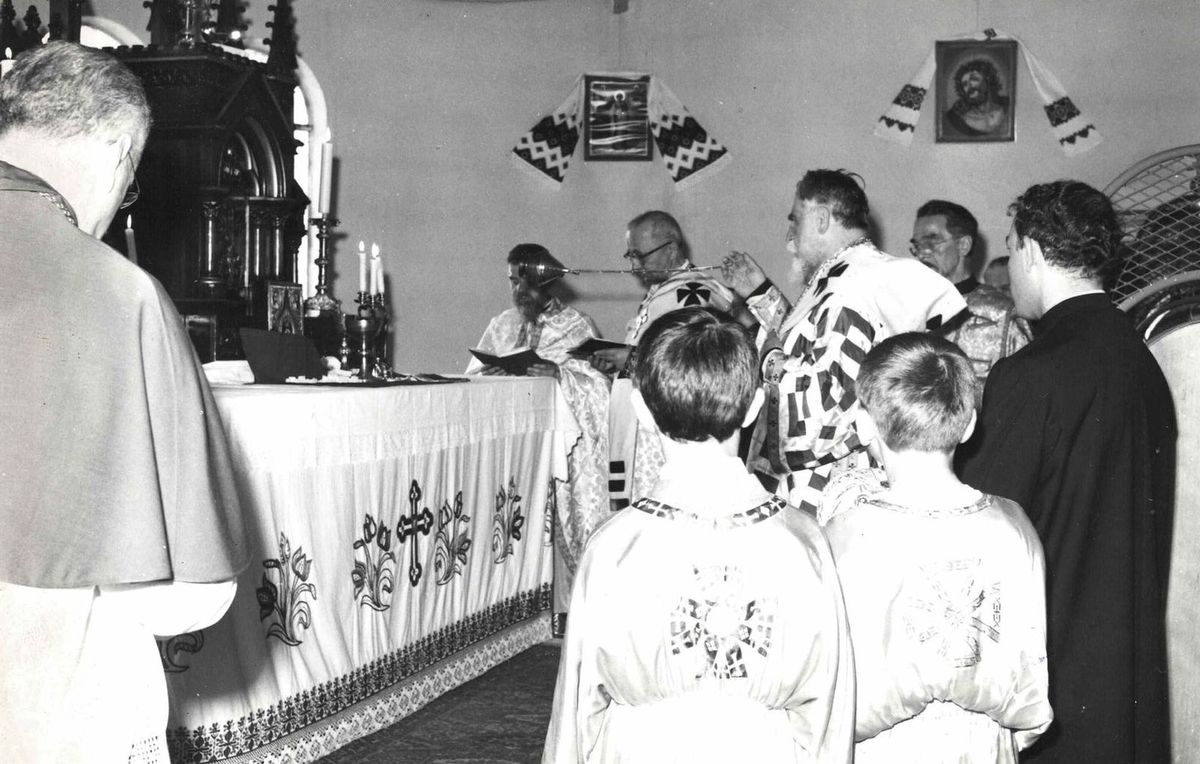 Патріарх Йосиф Сліпий молиться Літургію у храмі Святої Ольги, 11 липня 1970 рік.