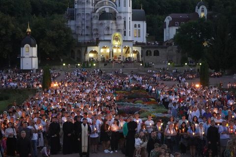 Відбулася Успенська проща Коломийської єпархії до Зарваниці