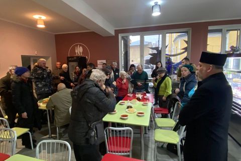 Єпископ Йосафат Мощич поблагословив передріздвяну вечерю для потребуючих
