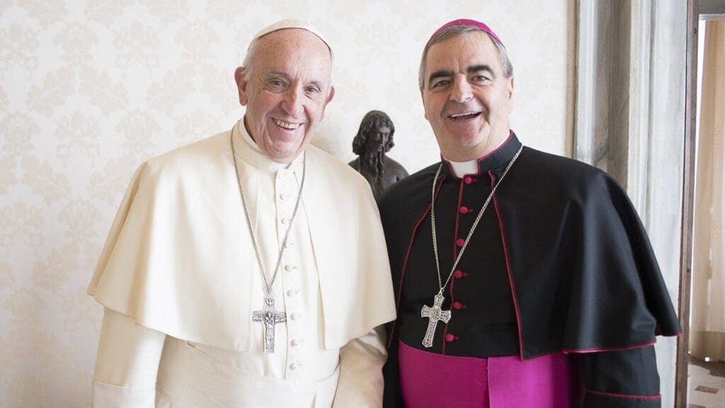 Папа Франциск та архиєпсикоп Нікола Етерович. Фото: Vatican Media