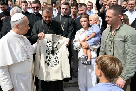 «Українська молодь захищає життя і гідність кожної людини». Учасники Форуму душпастирства молоді УГКЦ зустрілися з Папою Левом XIV