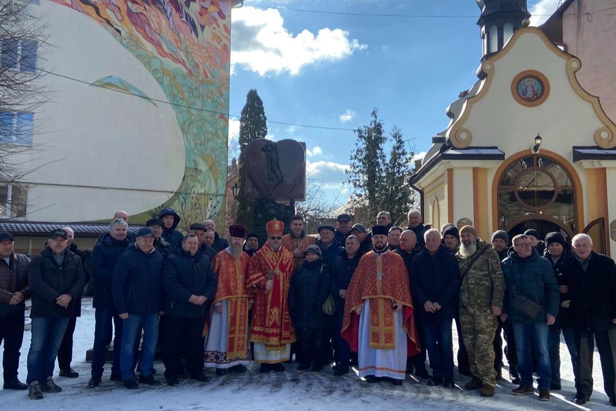 Владика Богдан Манишин помолився спільно з ветеранами Афганської війни за їхніх полеглих побратимів