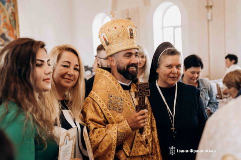 222 катехитів разом із владикою Миколою Семенишином відзначили День катехита в Івано-Франківську