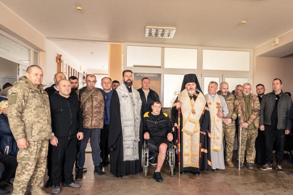 У Страсну суботу єпископ Василій Івасюк молився разом із пацієнтами Коломийської лікарні