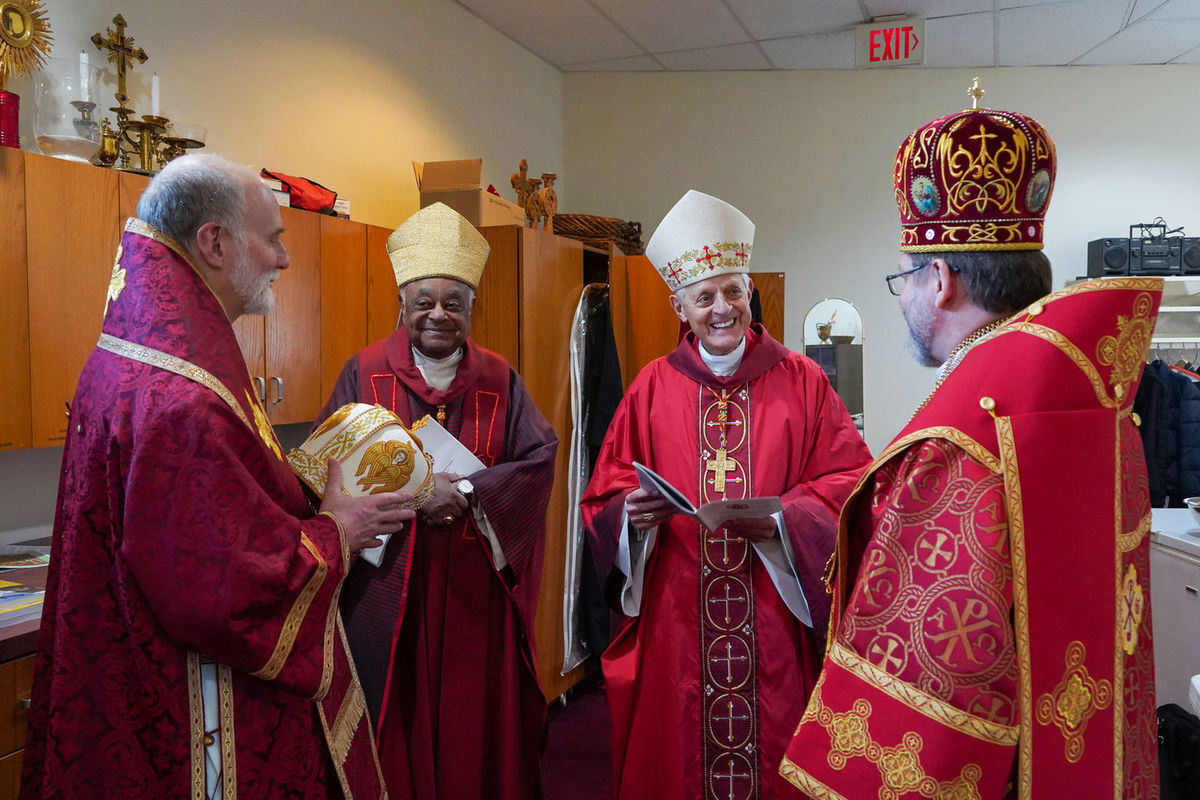 Блаженніший Святослав та митрополит Борис розмовляють із кардиналом Вілтоном Грегорі та кардиналом-емеритом Дональдом Вюрлом