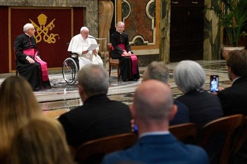 Папа: прогрес є наслідком не корупції, а свободи та солідарності