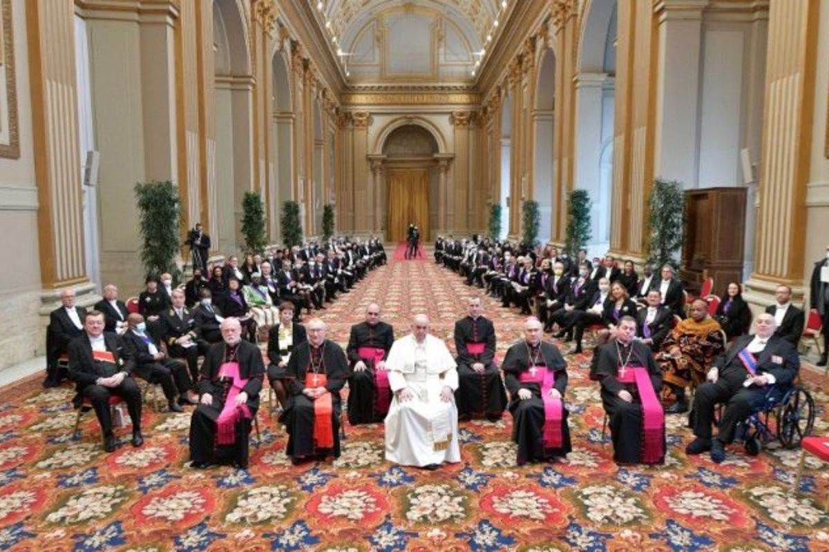 Папа дипломатичному корпусу: Світ потребує братерства так само, як вакцин