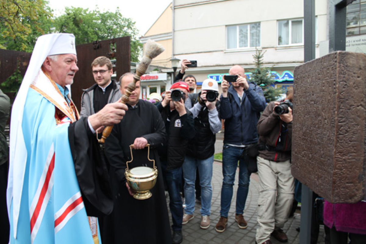 До Дня міста в Івано-Франківську екуменічно освятили копію наріжного каменя першої української церкви