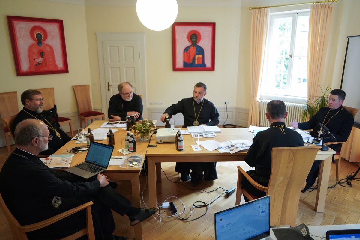 Владики Постійного Синоду обговорили душпастирську ситуацію в Україні, стан духовенства та діяльність «Мудрої справи»