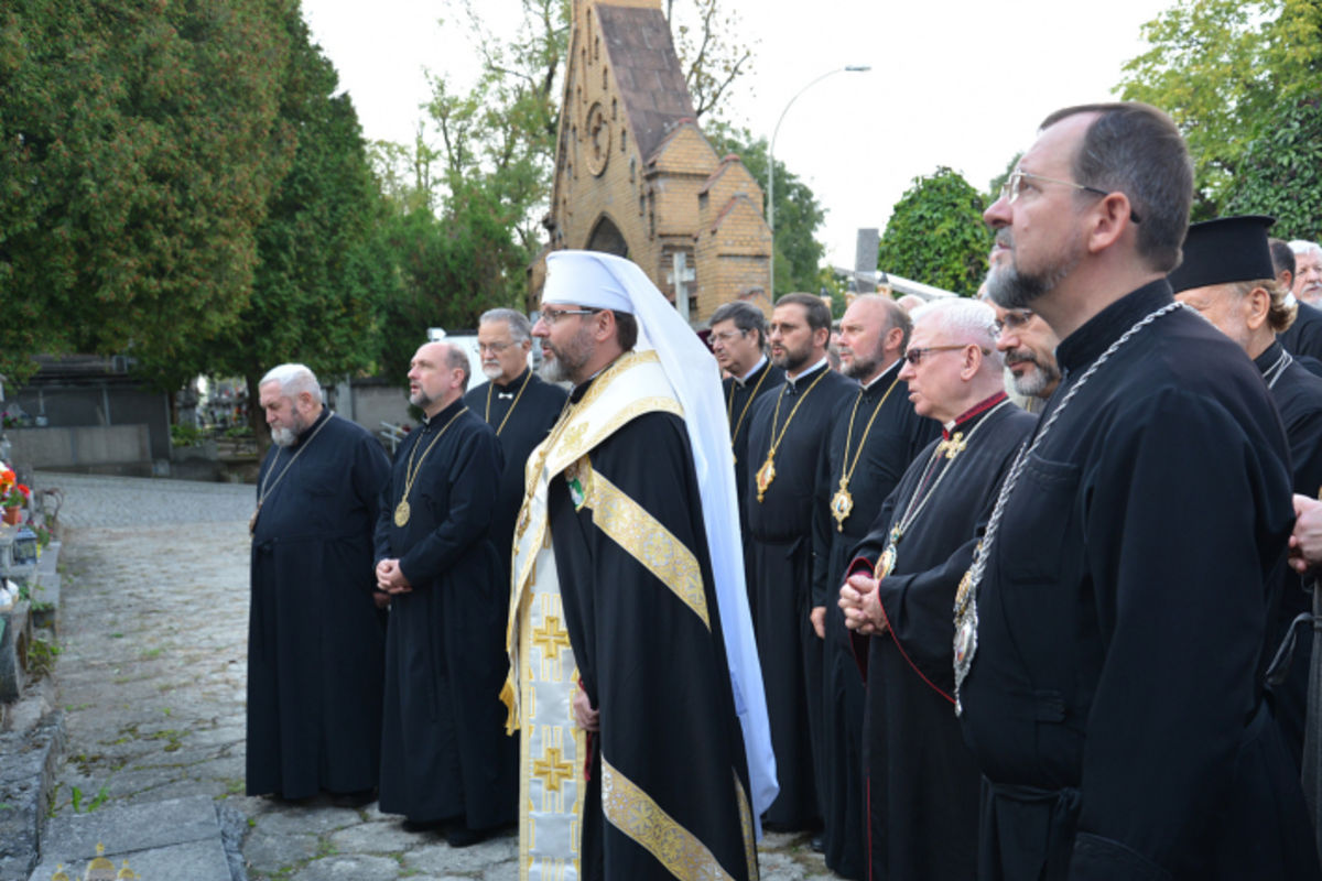 Владики Синоду на кладовищі в Перемишлі помолилися за всіх померлих вірних колишньої Перемишльської єпархії УГКЦ