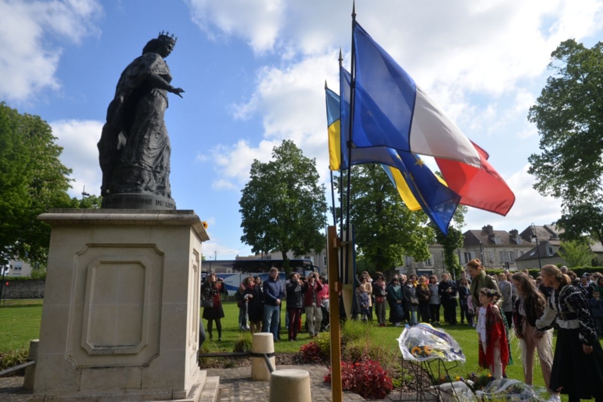 Кілька сотень вірян взяли участь у святкуваннях Дня Анни Ярославни у французькому містечку Санлісі