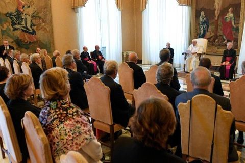 Папа: не допустити, щоби благодійність перетворилася в «бізнес милосердя»