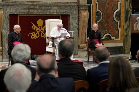 Папа Франциск: наука повинна «роззброїтися» та служити мирові