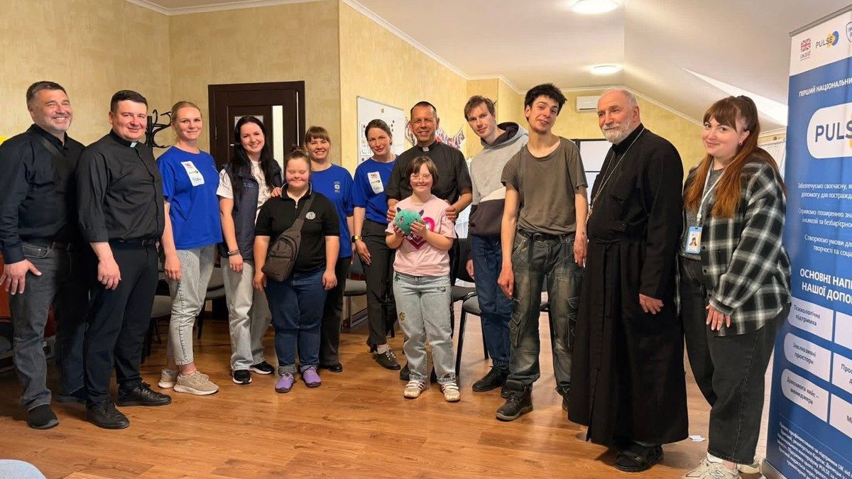 Отець Лука під час однієї з подорожей на південь України. Фото: Vatican Media.