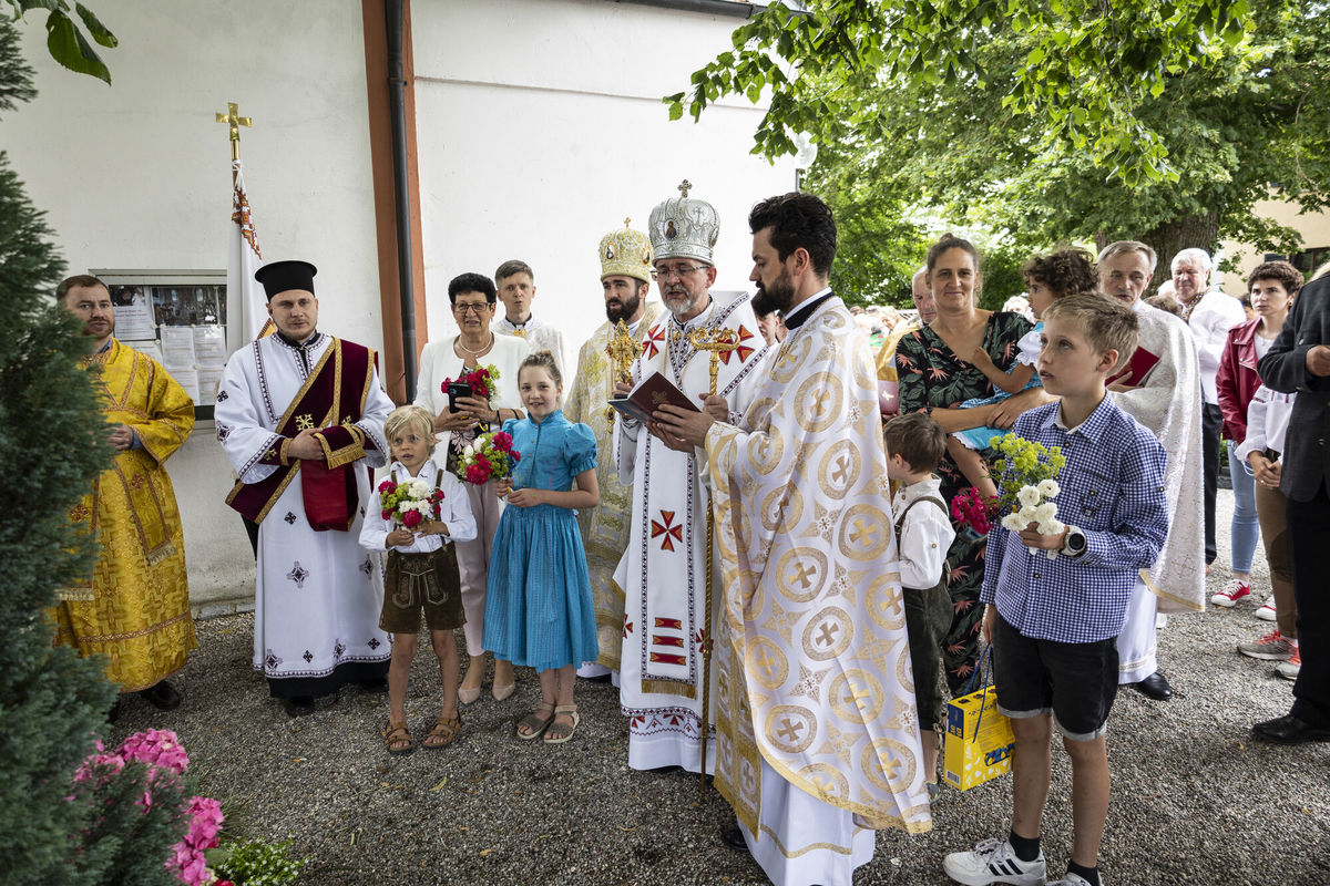 «Наш народ стікає кров’ю, щоб Європа не мусіла ховатися у бункерах і в підвалах», — владика Богдан Дзюрах очолив прощу українців до блаженної Едіґни