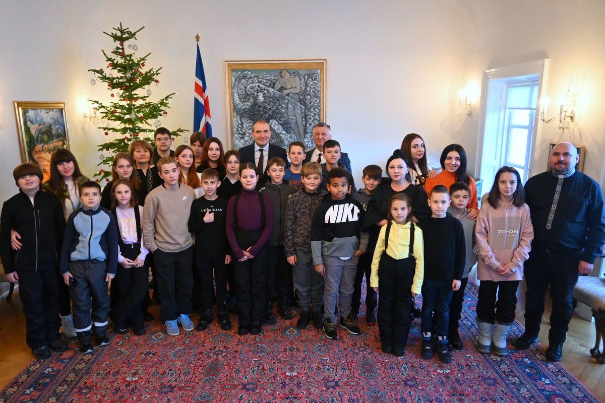 Дітей з України гостинно прийняв Президент Ісландії
