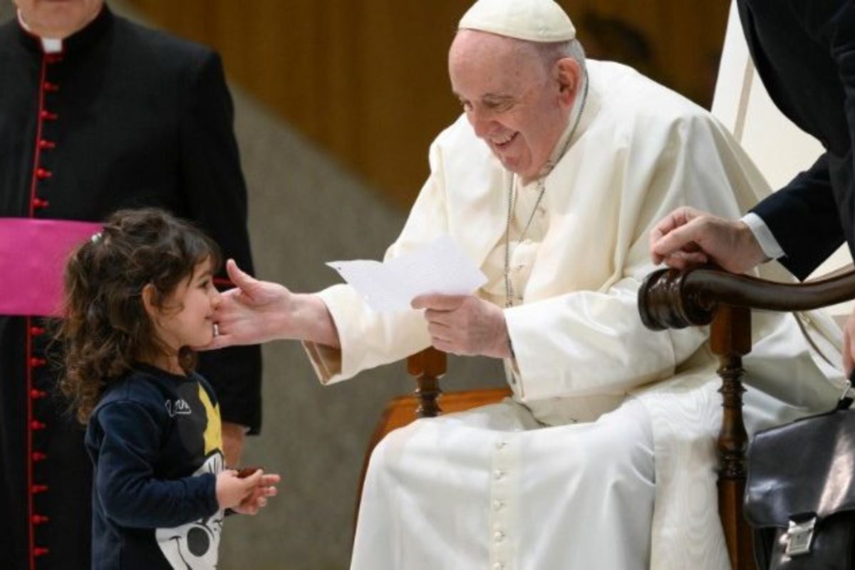 Папа до дітей: Бог вислуховує ваші молитви за мир