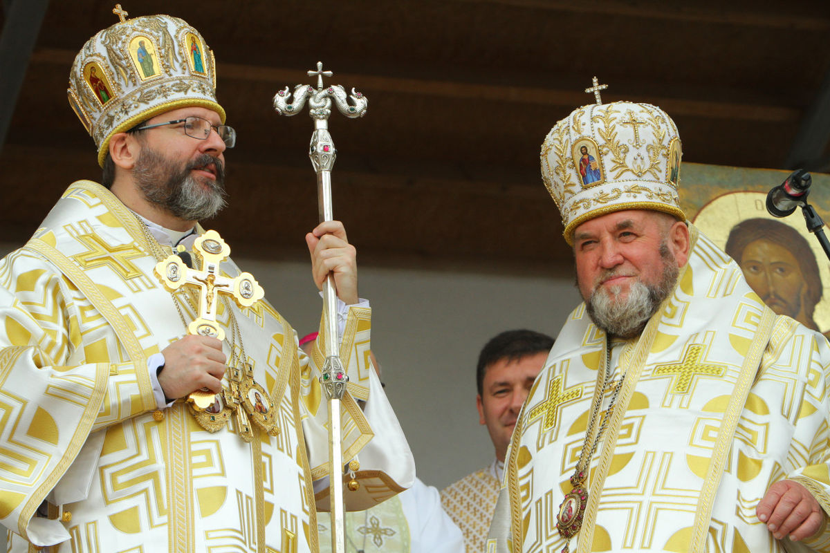 Блаженніший Святослав нагородив Патріаршою грамотою владику Василя Семенюка