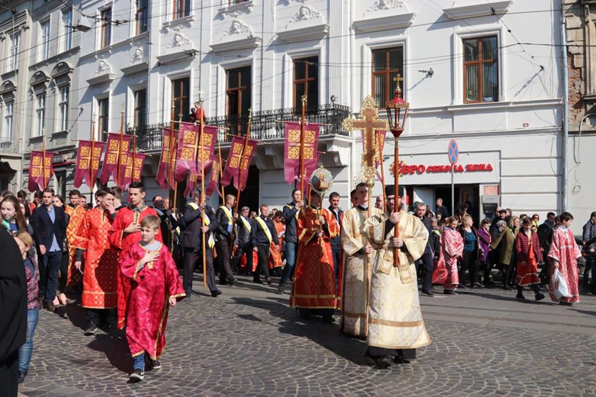 Хрестопоклонна неділя у Львові об’єднала під знаком Животворного Хреста Господнього 60000 вірних