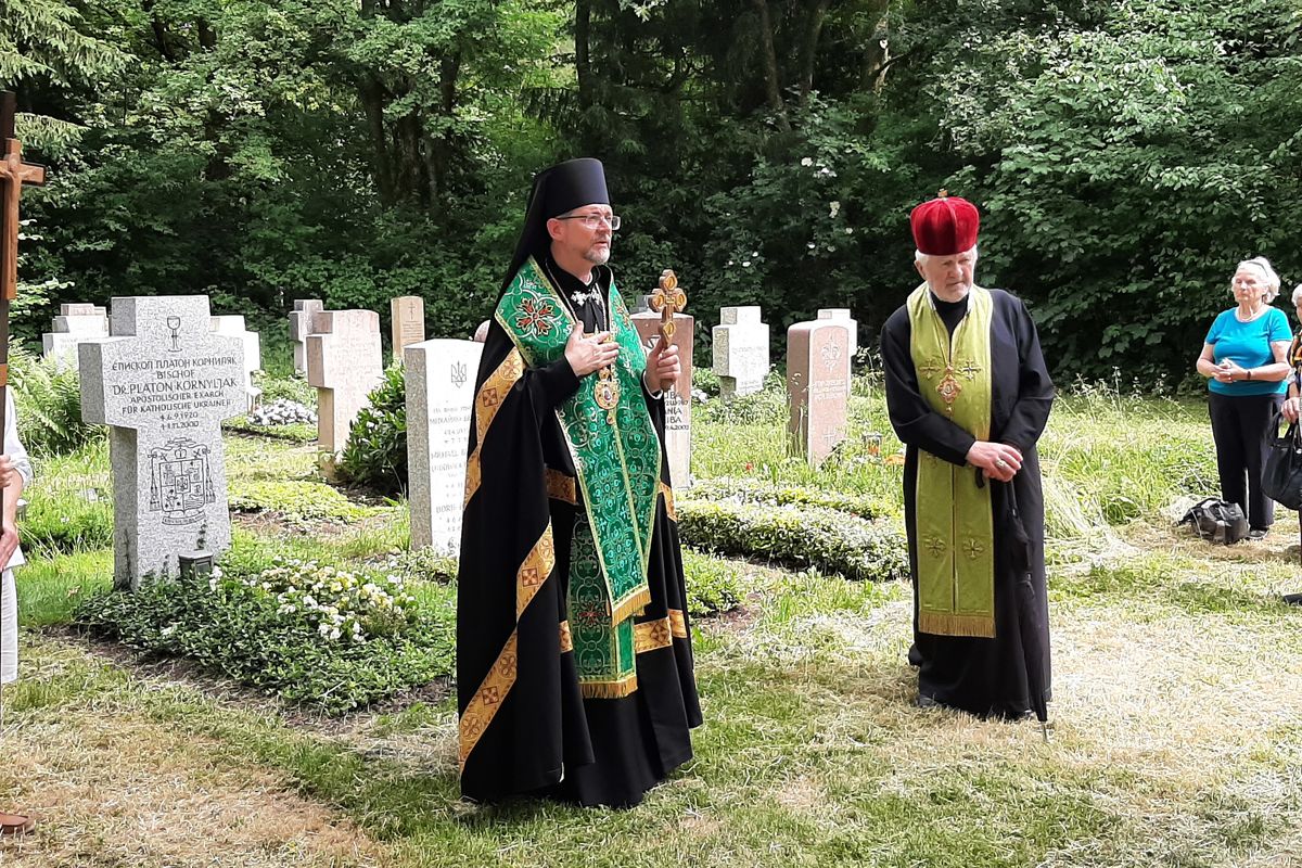 «Церква — свідок вічної пам’яті Бога», — владика Богдан Дзюрах під час молитви за померлих на цвинтарі Вальдфрідгоф у Мюнхені
