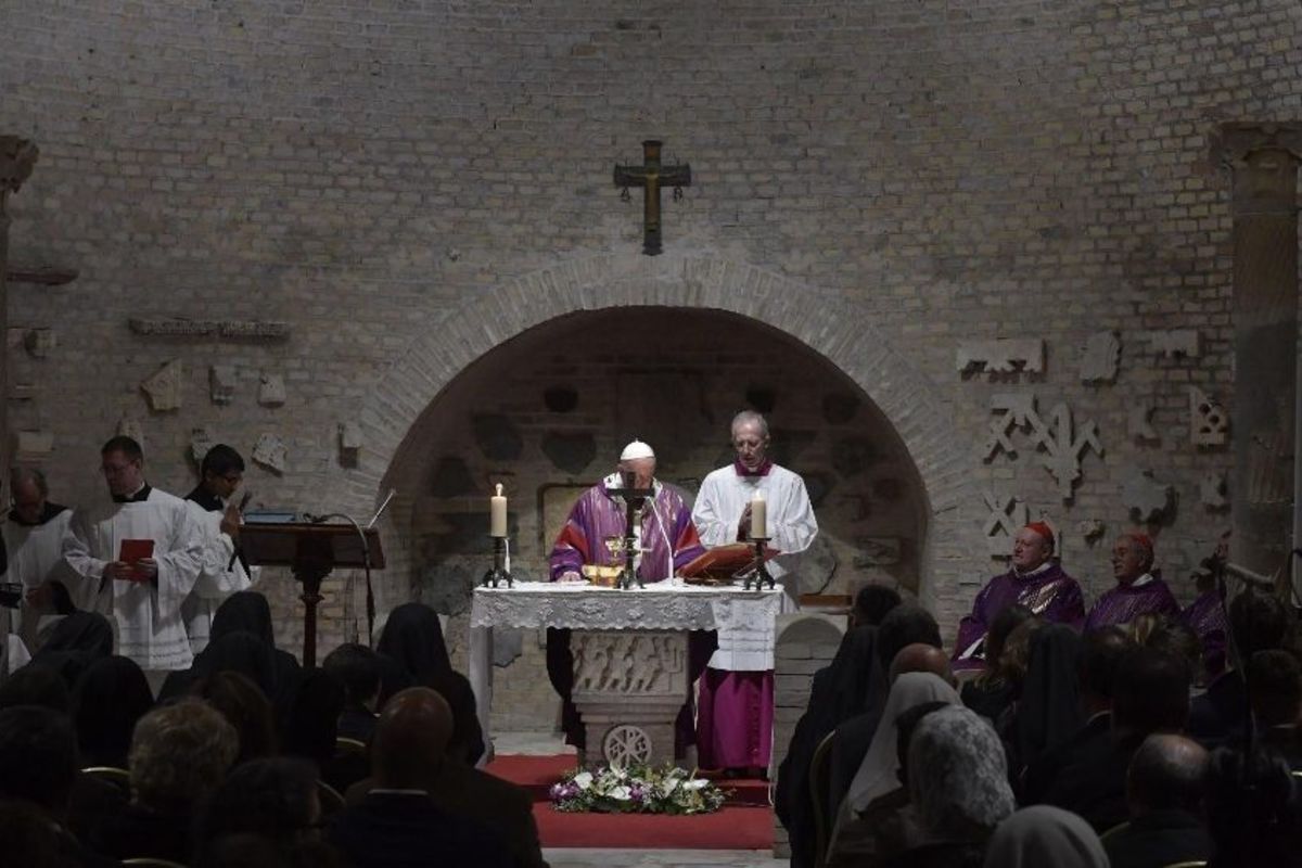 Папа Франциск в римських катакомбах: Що є ідентичністю християн і де їхнє місце?
