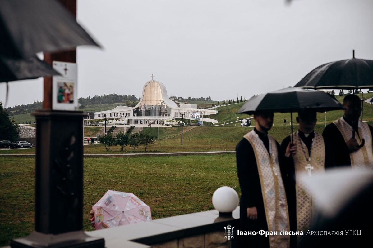 У Старуні розпочалися молитовні чування напередодні освячення храму блаженного Симеона Лукача
