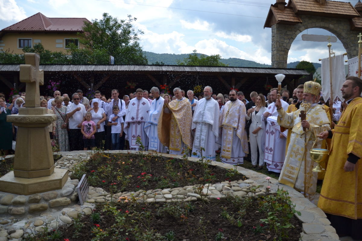 У Дорі освятили хрест з нагоди 150-ліття Климентія Шептицького
