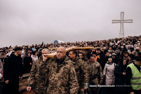«Любов, випробувана вогнем і хрестом, сильніша за смерть»: у Старуні відбулася Архиєпархіальна Хресна дорога