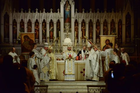 Владика Миколай Бичок відслужив Божественну Літургію за мир в Україні у сіднейській базиліці Матері Божої