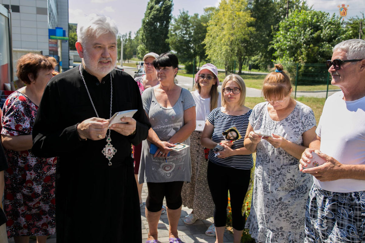 У модульному містечку м. Бровари владика Йосиф Мілян зустрівся із переселенцями