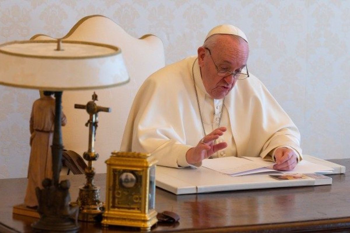 Папа: зустріч між наукою та вірою для заглиблення у таїнство людини