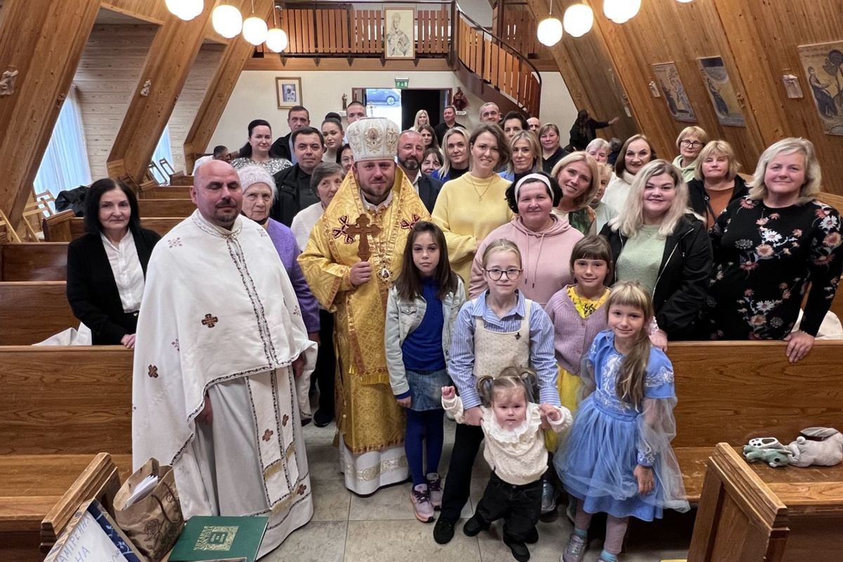 «Три кроки в дорозі за Христом»: владика Микола Бичок відвідав парафію УГКЦ в Ісландії