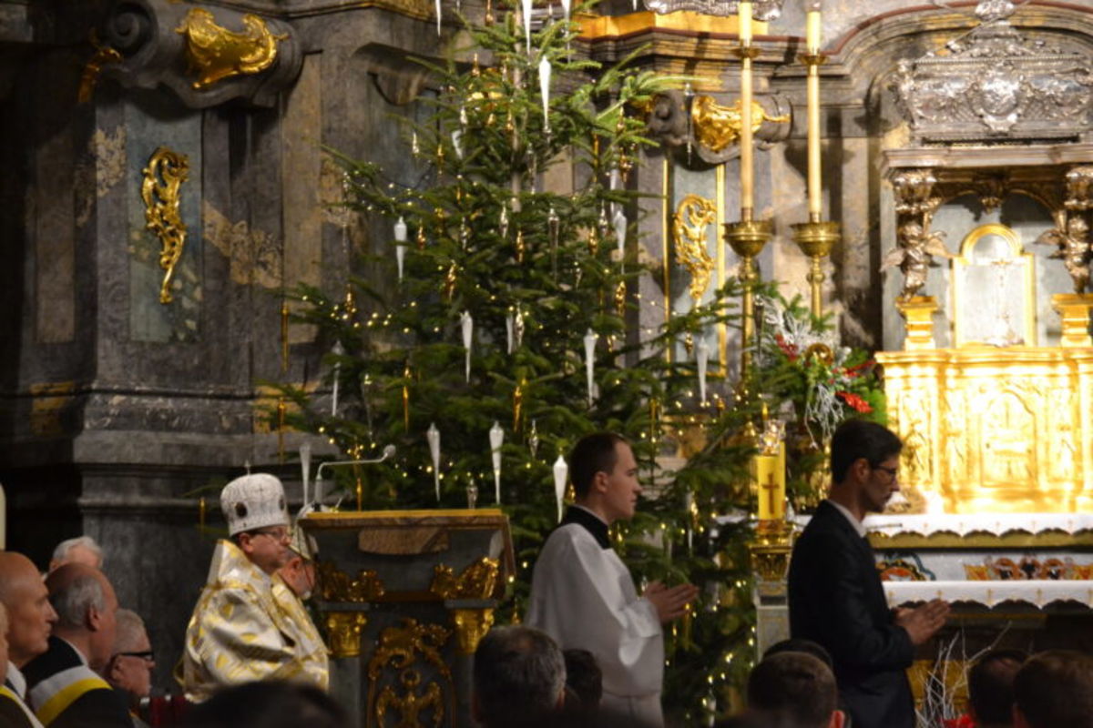 Львівські архиєреї взяли участь у різдвяній Пастирці в латинській катедрі