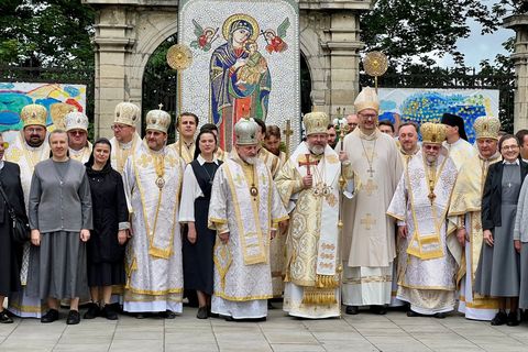 «Ви сьогодні на передовій зцілення ран війни», — Глава УГКЦ до сестер милосердя святого Вінкентія з нагоди 100-річчя служіння