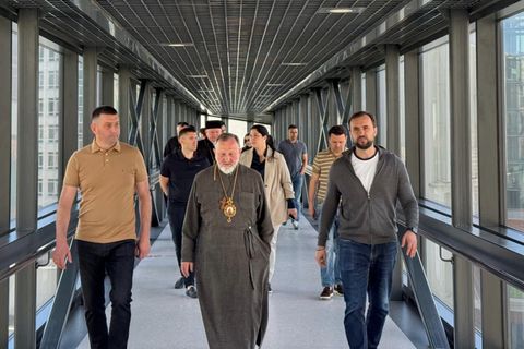 «Радію, що в центрі… людина»: митрополит Ігор Возьняк відвідав центр «UNBROKEN» у Львові