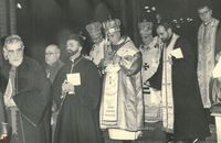 Священники екзархату по черзі вітають свого нового єпископа